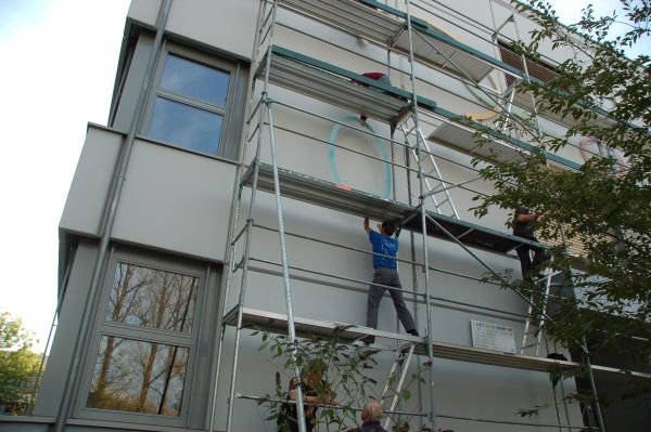 Die Sprechblasen werden von Etage zu Etage nach unten gegeben